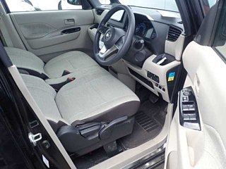 NISSAN ROOX 2021
