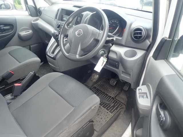 NISSAN NV200 2019