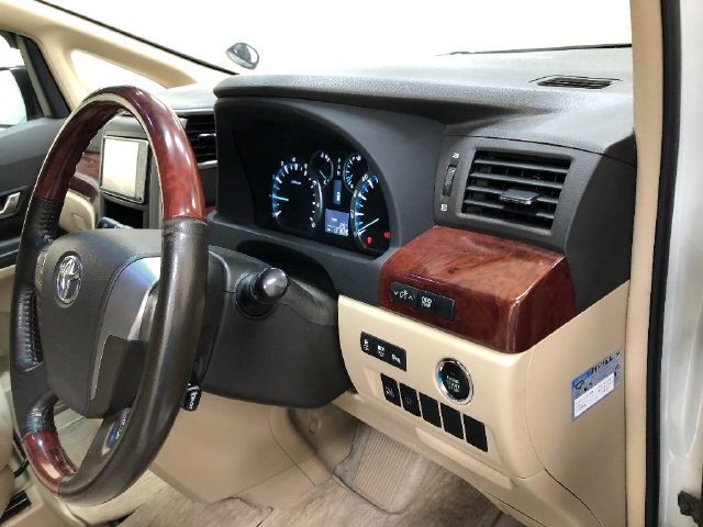 TOYOTA ALPHARD 2009