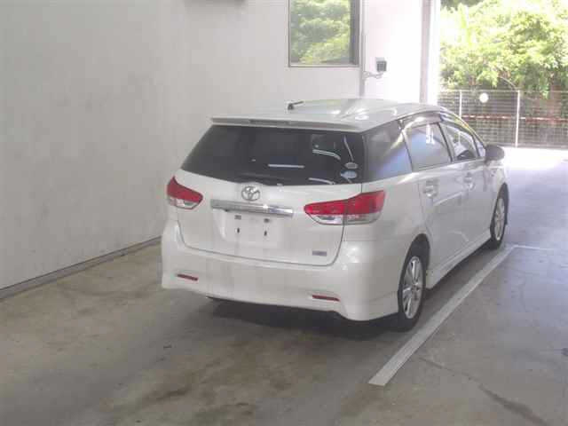 TOYOTA WISH 2010