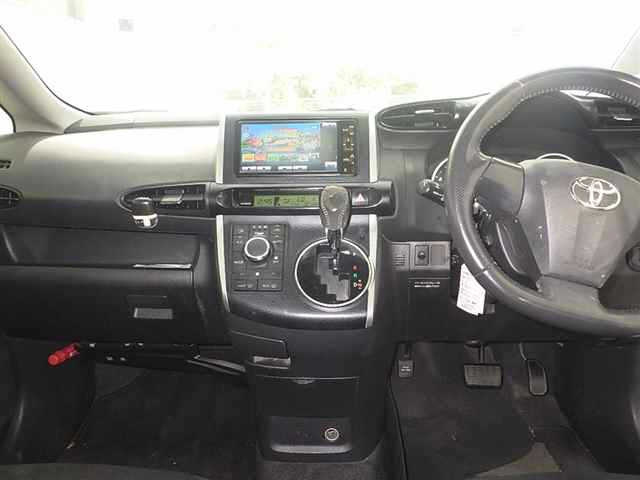 TOYOTA WISH 2010