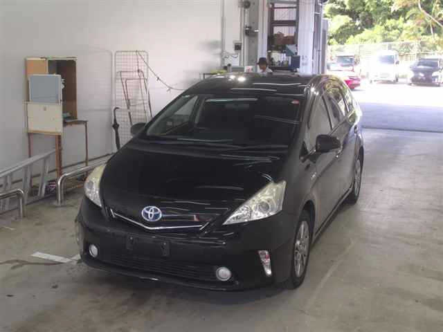 TOYOTA PRIUS ALPHA 2014