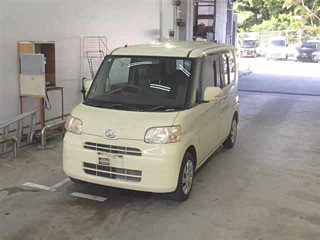 DAIHATSU TANTO 2011