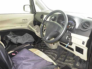 SUBARU LUCRA 2010