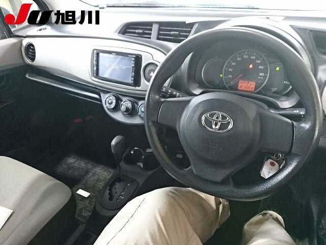 TOYOTA VITZ 2012