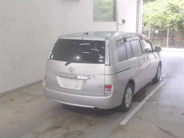 TOYOTA ISIS 2011