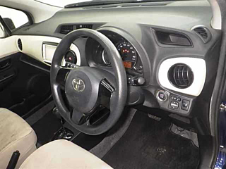 TOYOTA VITZ 2013