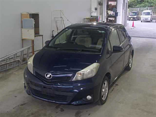 TOYOTA VITZ 2013