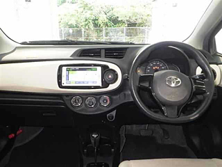 TOYOTA VITZ 2013