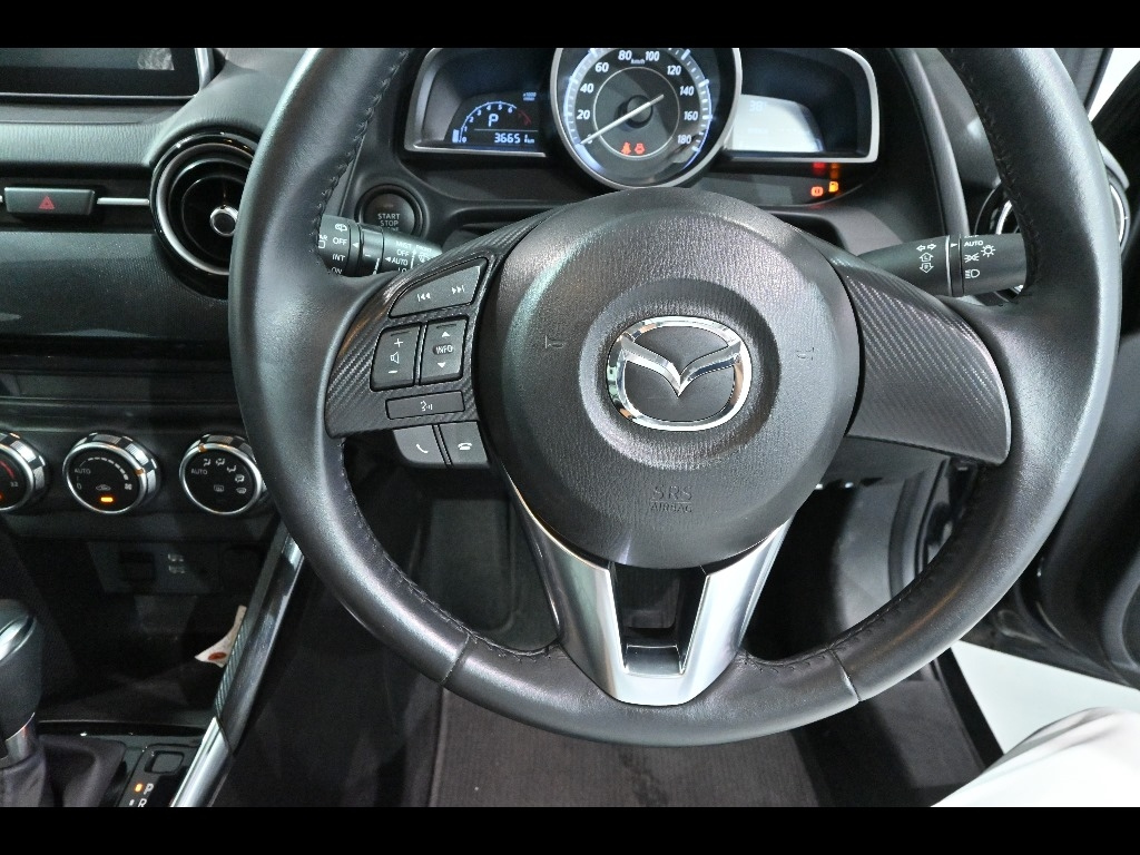 MAZDA DEMIO 2015