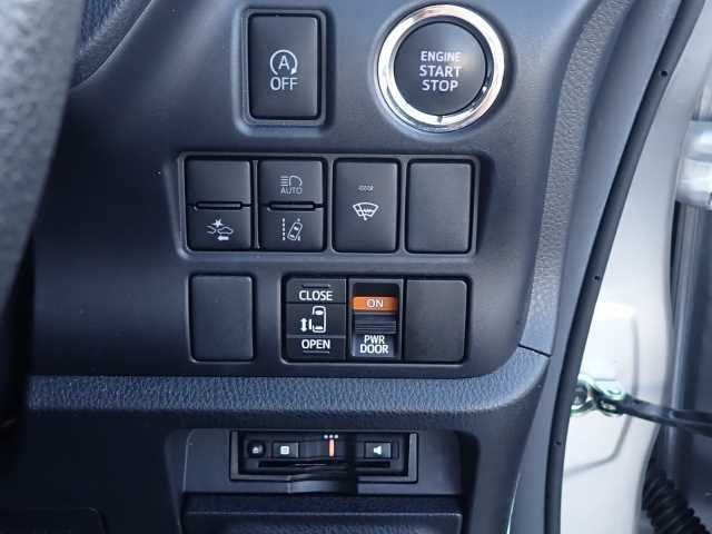 TOYOTA NOAH 2021