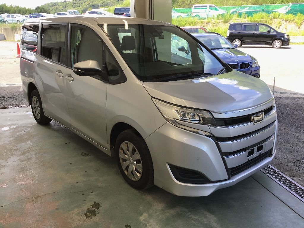 TOYOTA NOAH 2021