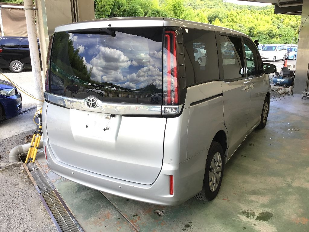 TOYOTA NOAH 2021