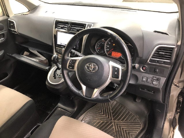 TOYOTA RACTIS 2014
