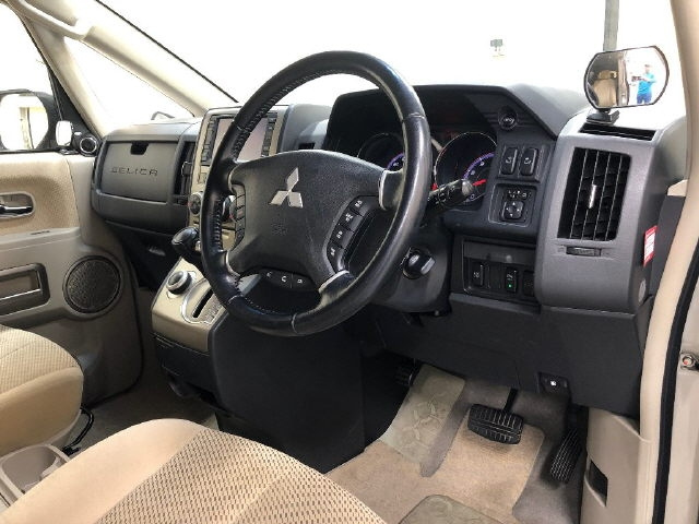 MITSUBISHI DELICA D5 2009