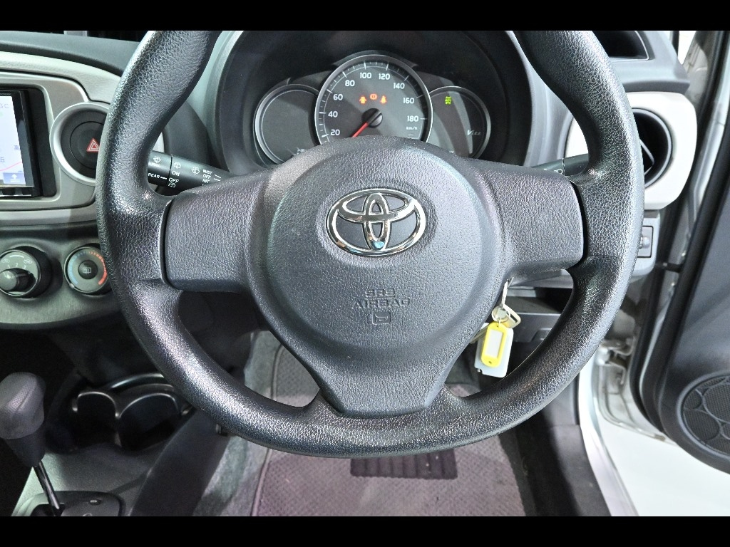 TOYOTA VITZ 2014