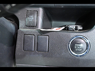 TOYOTA VOXY 2013