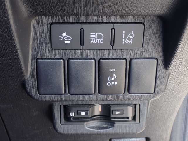 TOYOTA PRIUS ALPHA 2017