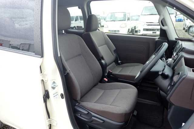 TOYOTA PORTE 2019