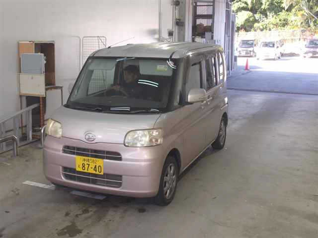 DAIHATSU TANTO 2011