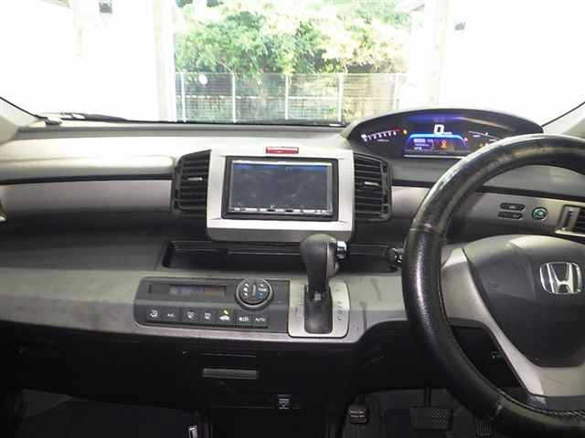 HONDA FREED 2011