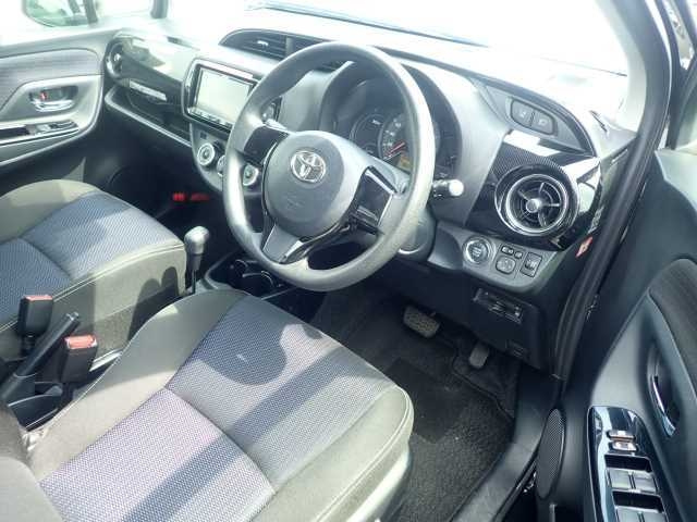TOYOTA VITZ 2018