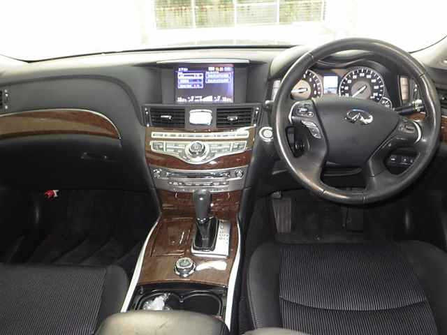 NISSAN FUGA 2016