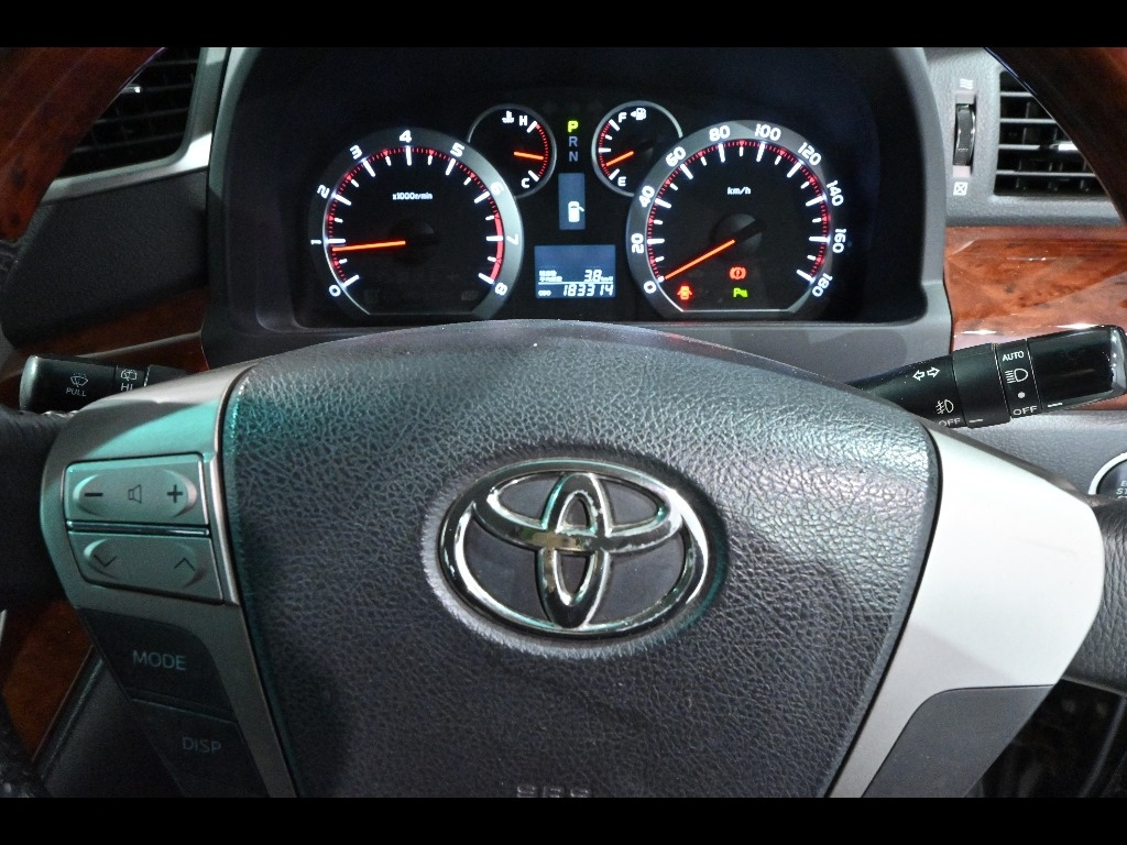 TOYOTA VELLFIRE 2010