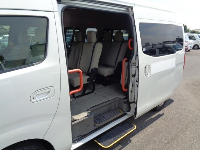NISSAN CARAVAN 2016