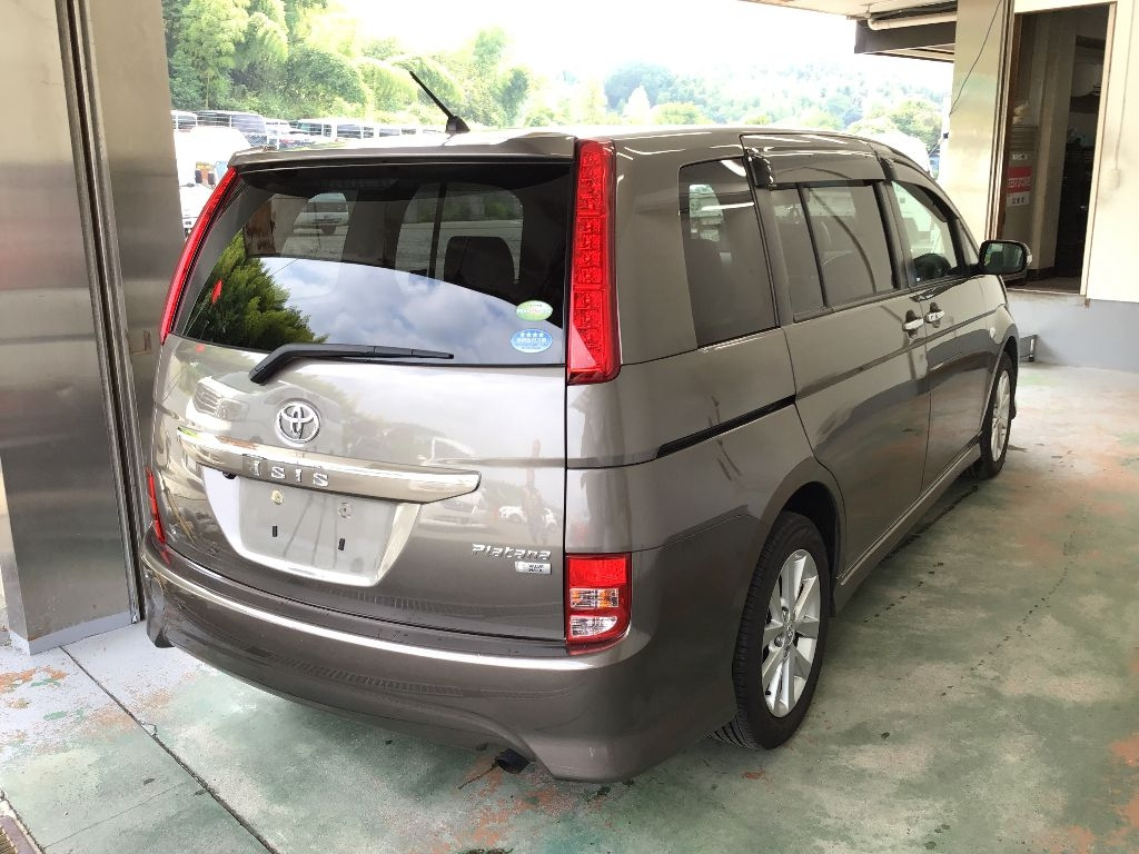 TOYOTA ISIS 2010