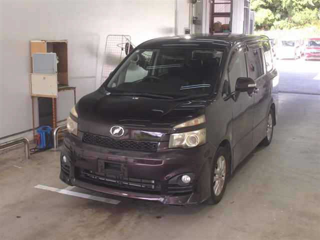 TOYOTA VOXY 2010