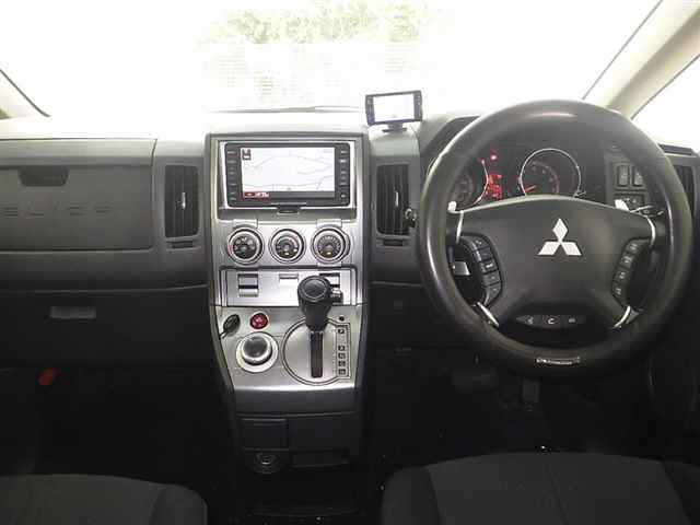 MITSUBISHI DELICA D5 2008