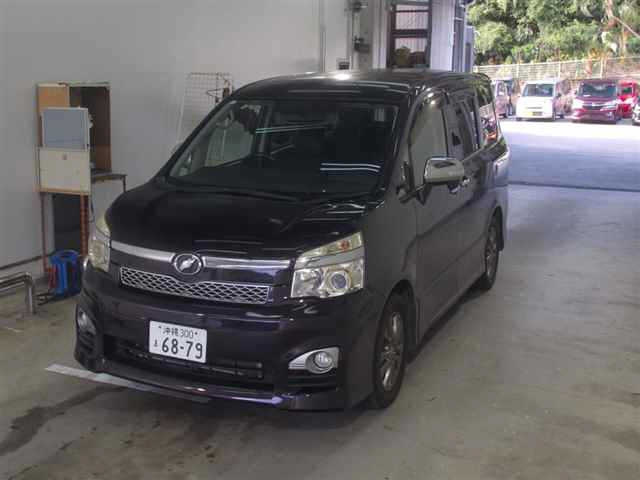 TOYOTA VOXY 2013