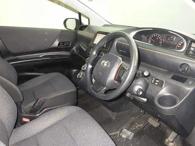 TOYOTA SIENTA 2016