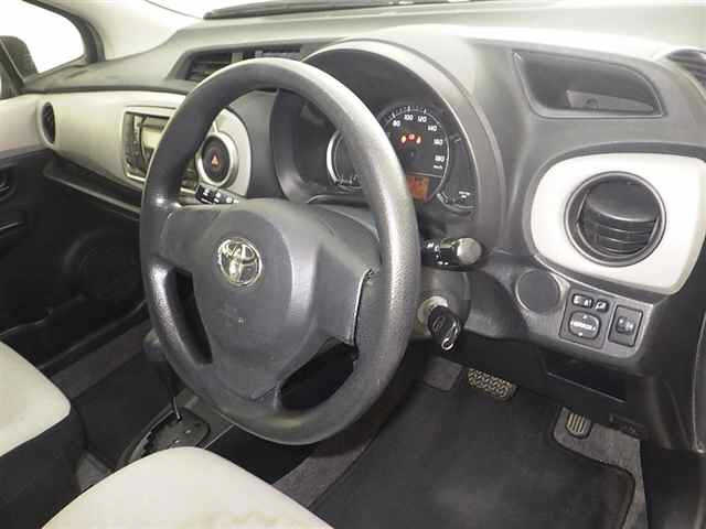 TOYOTA VITZ 2013