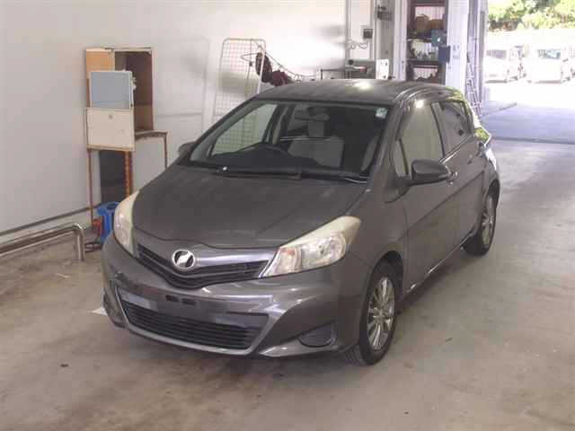 TOYOTA VITZ 2013