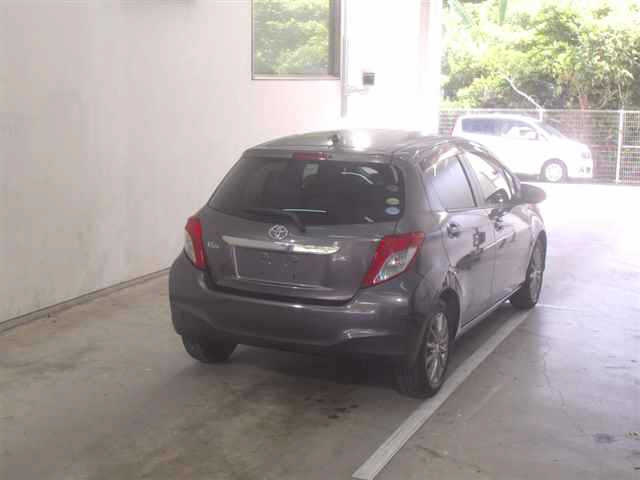 TOYOTA VITZ 2013