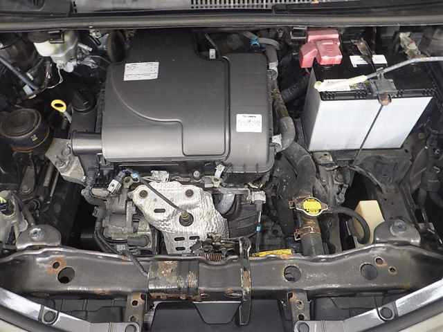 TOYOTA VITZ 2013
