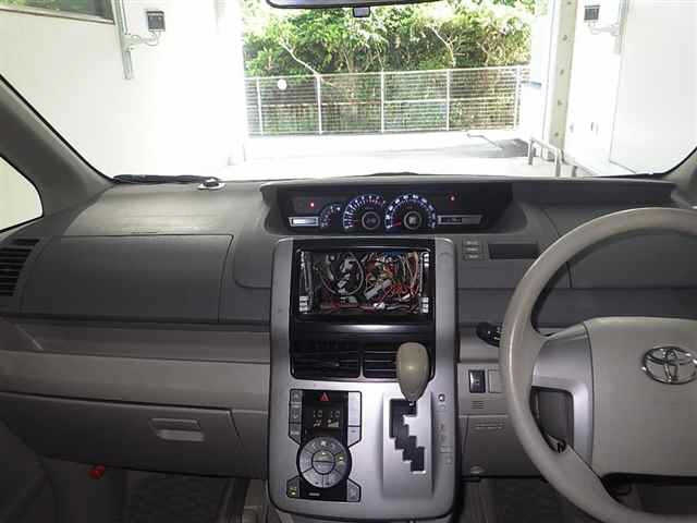 TOYOTA NOAH 2008