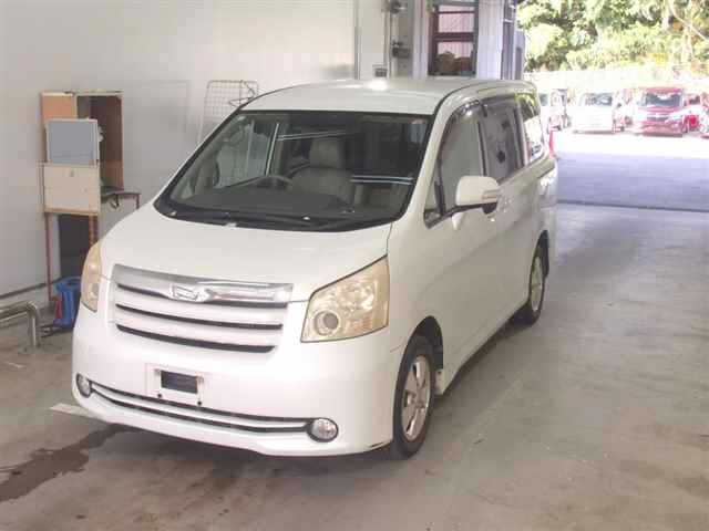 TOYOTA NOAH 2008