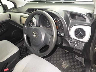 TOYOTA VITZ 2011