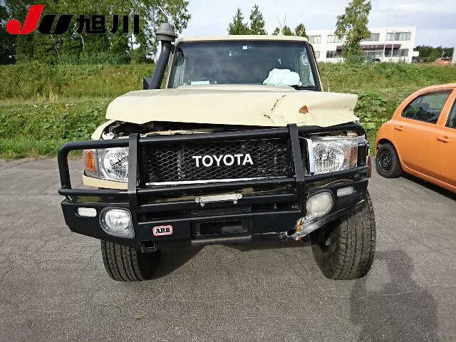TOYOTA LAND CRUISER 2015