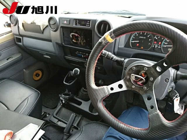 TOYOTA LAND CRUISER 2015