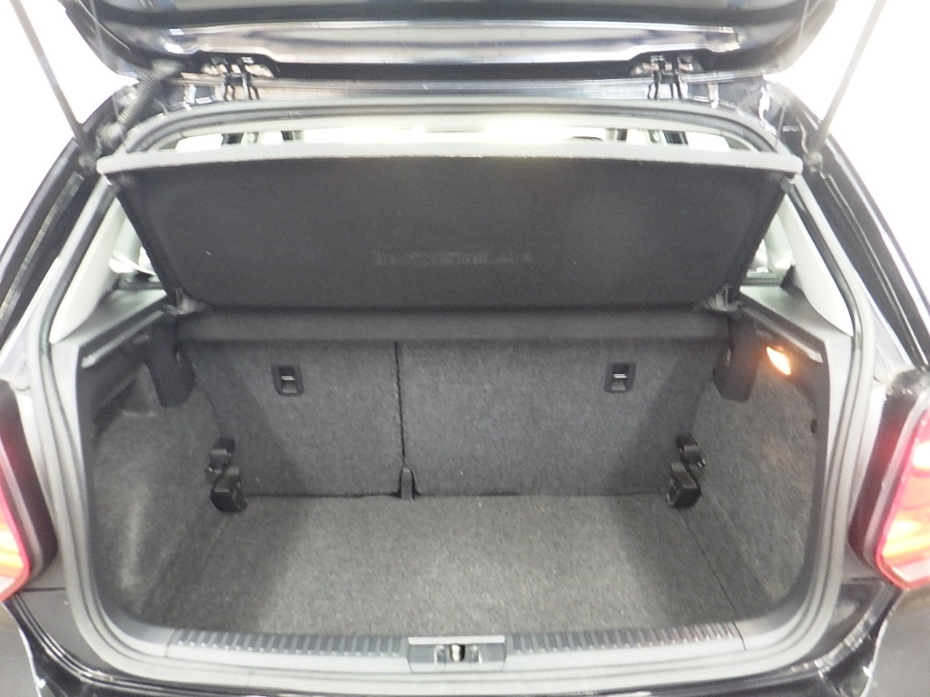 VOLKSWAGEN POLO 2014