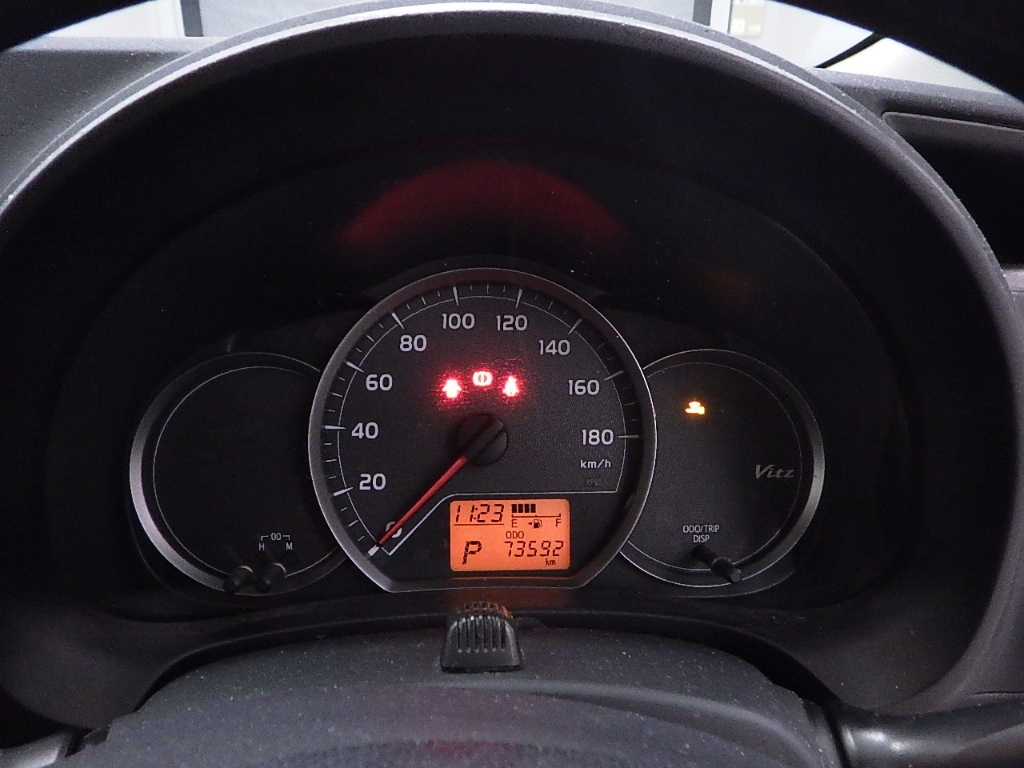 TOYOTA VITZ 2013