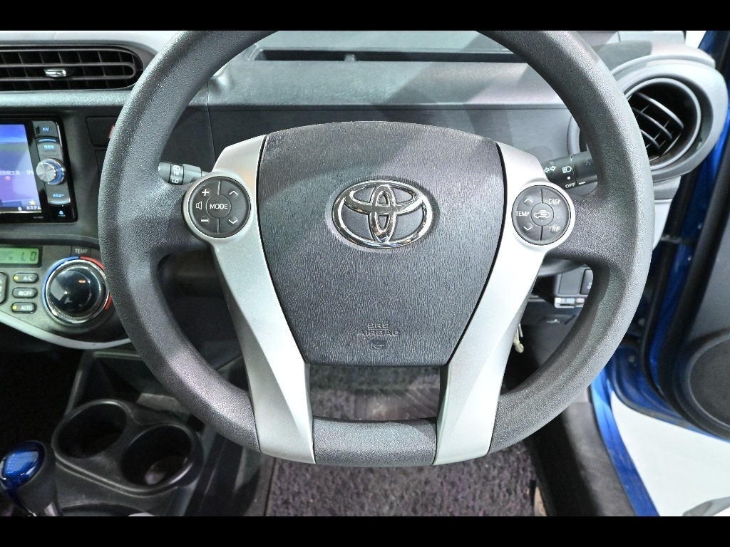 TOYOTA AQUA 2013