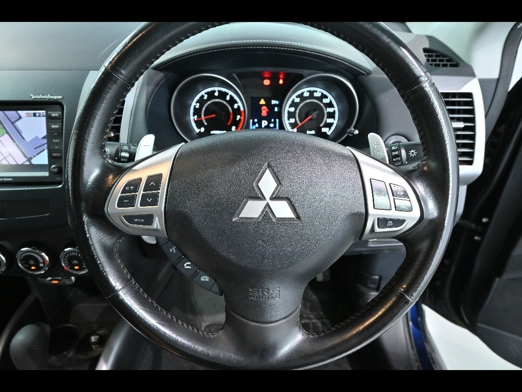 MITSUBISHI OUTLANDER 2011