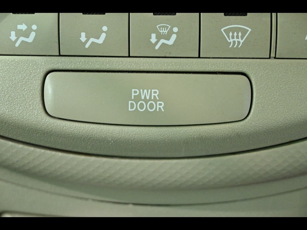 TOYOTA PORTE 2011