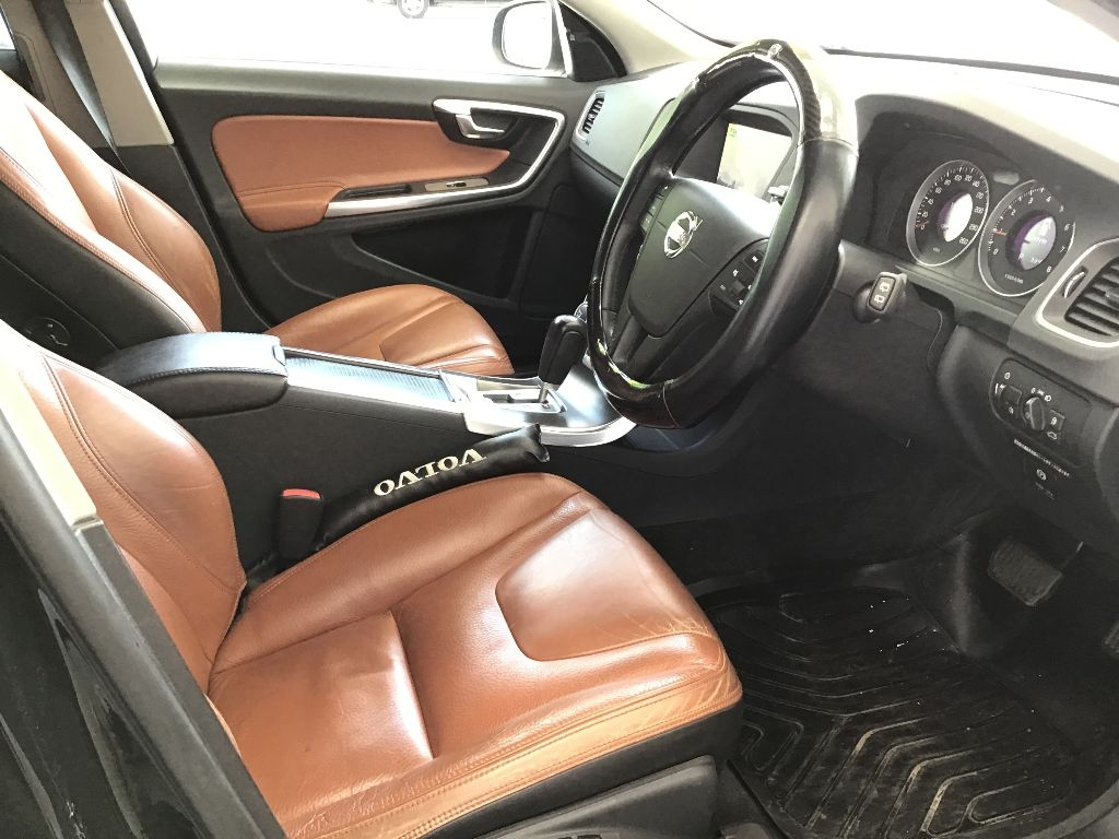 VOLVO V60 2012