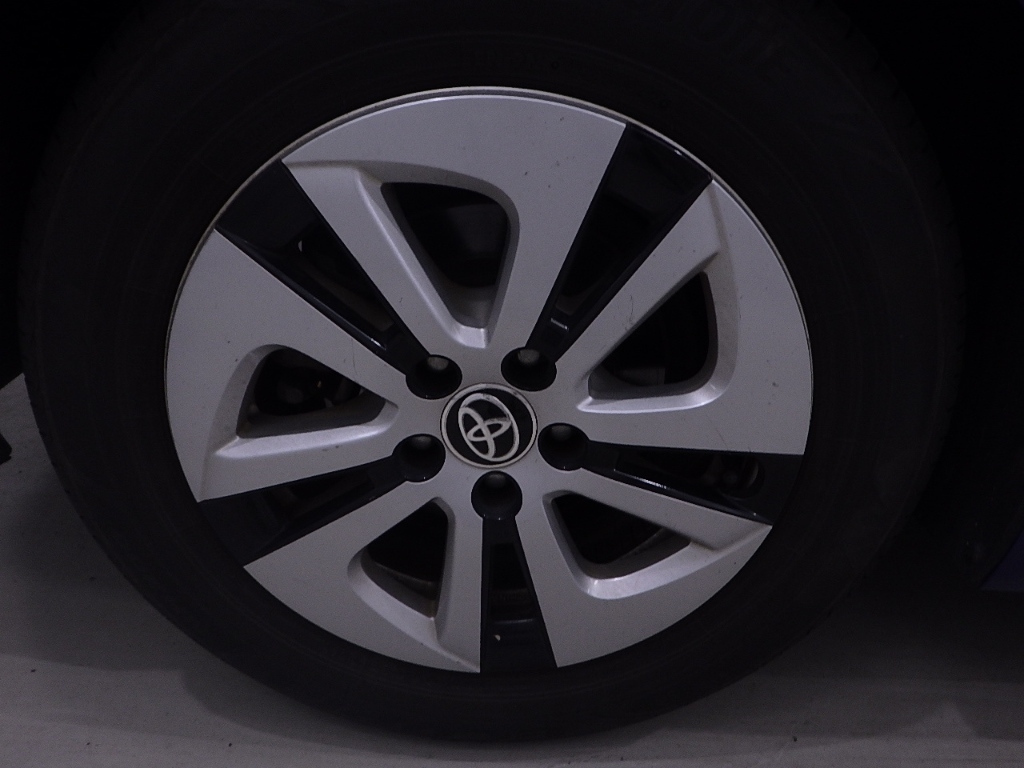 TOYOTA PRIUS 2016